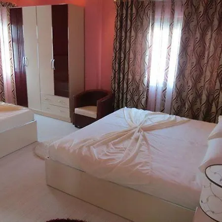 מלון Hotel 7777 טיראנה