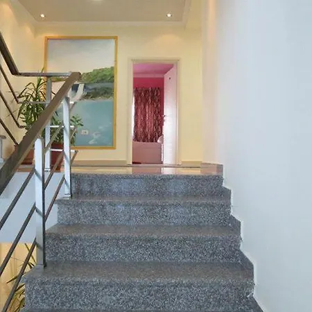 מלון Hotel 7777 טיראנה