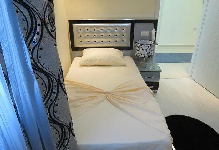 Hotel 7777 3* Tirana